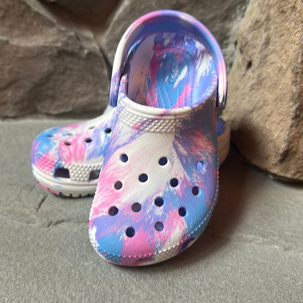 NWT TODDLER SIZE 8 crocs